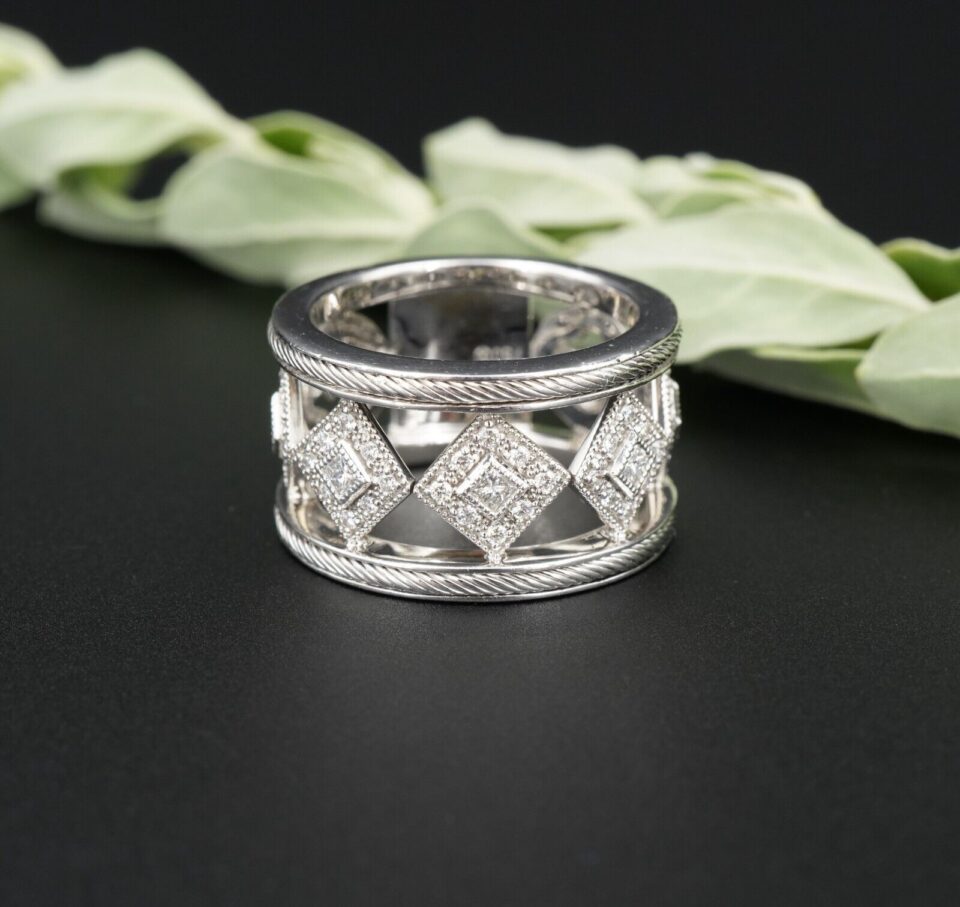 Charriol 18k White Gold 1/2 cttw Diamond Station Milgrain Band Ring Sz 6, view 3