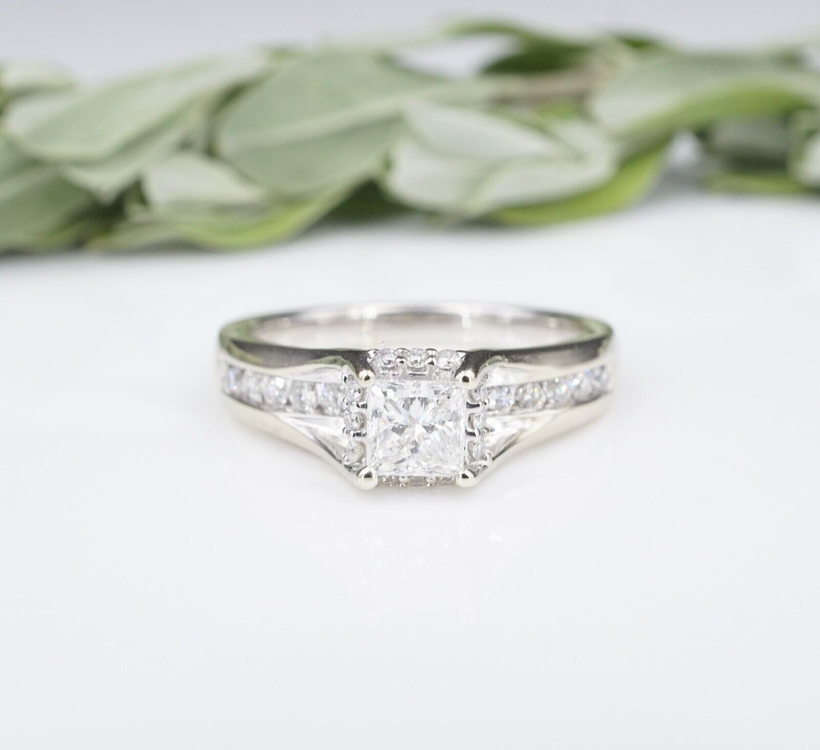 Helzberg 14k Gold 1 ctw Princess Diamond Halo Engagement Ring Sz 7.25 HDS, view 1