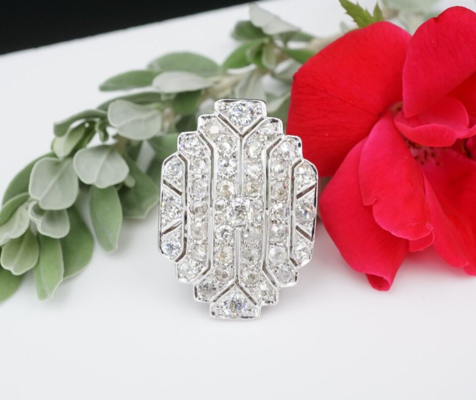 Vintage 18k White Gold Diamond Pave Cocktail Shield Ring Size 6.5 RG3791