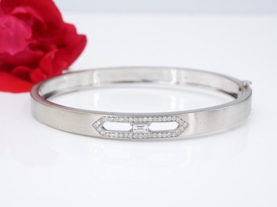 Penny Preville Openwork Diamond Hinged Bangle Bracelet 18k White Gold 6.5" BG898