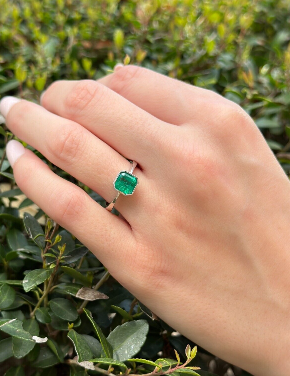 18k White Gold 1.2ct Colombian Emerald Solitaire Ring Bezel Set Size 6.5, view 2