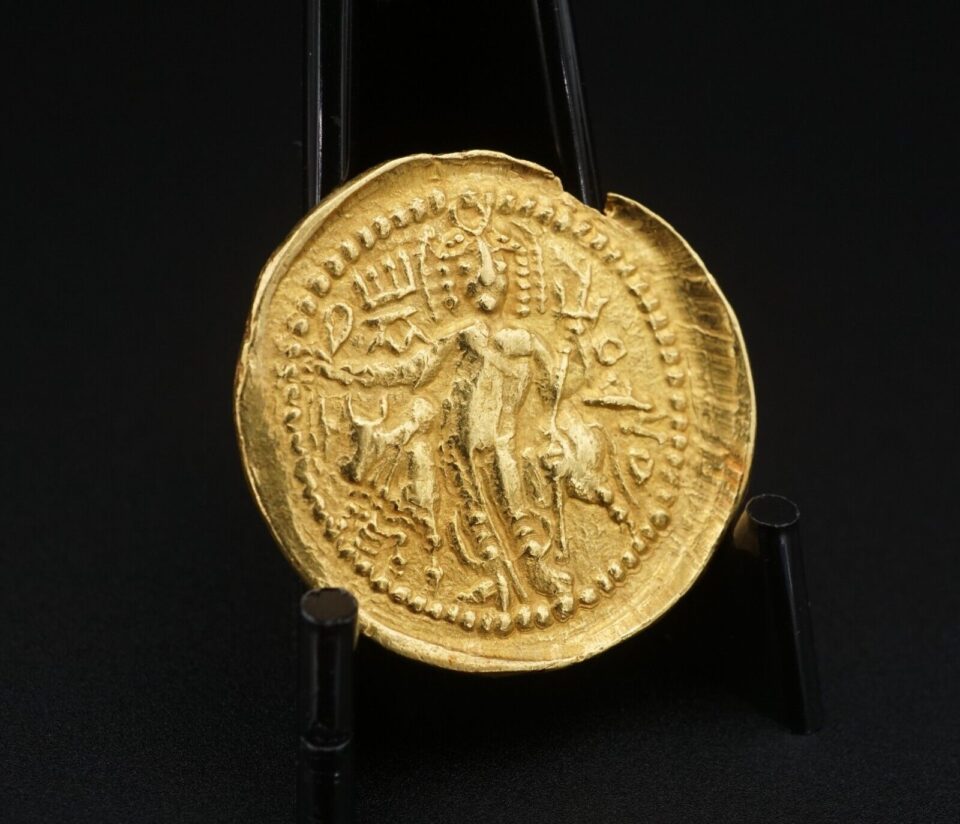 Kushan Empire Vasudeva Gold Coin Authentic Indo Greek CN584