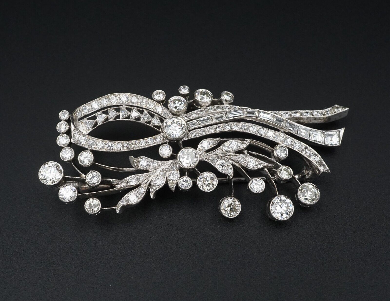 Diamond Ribbon Brooch 18k White Gold 9 carat 3" Luxe, view 4