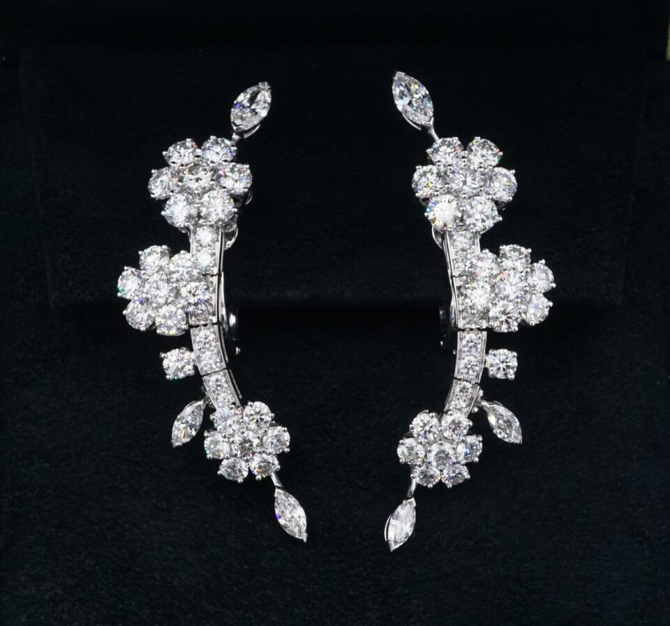 Van Cleef Arpels Folie de Pres Flower Diamond Earrings 18k 2" w/ Box EG2593