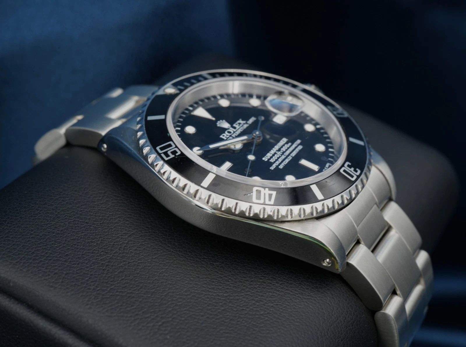 1995 Rolex Submariner Date 16610 Black Dial 40mm RSC Warranty Box Anchor, view 4