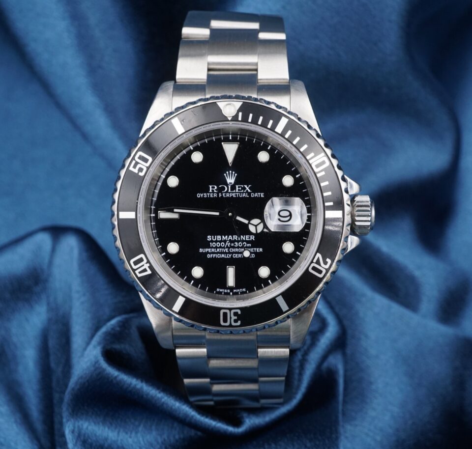 2000 Rolex Submariner Date 16610 Black Dial 40mm Warranty Box Papers SEL, view 2