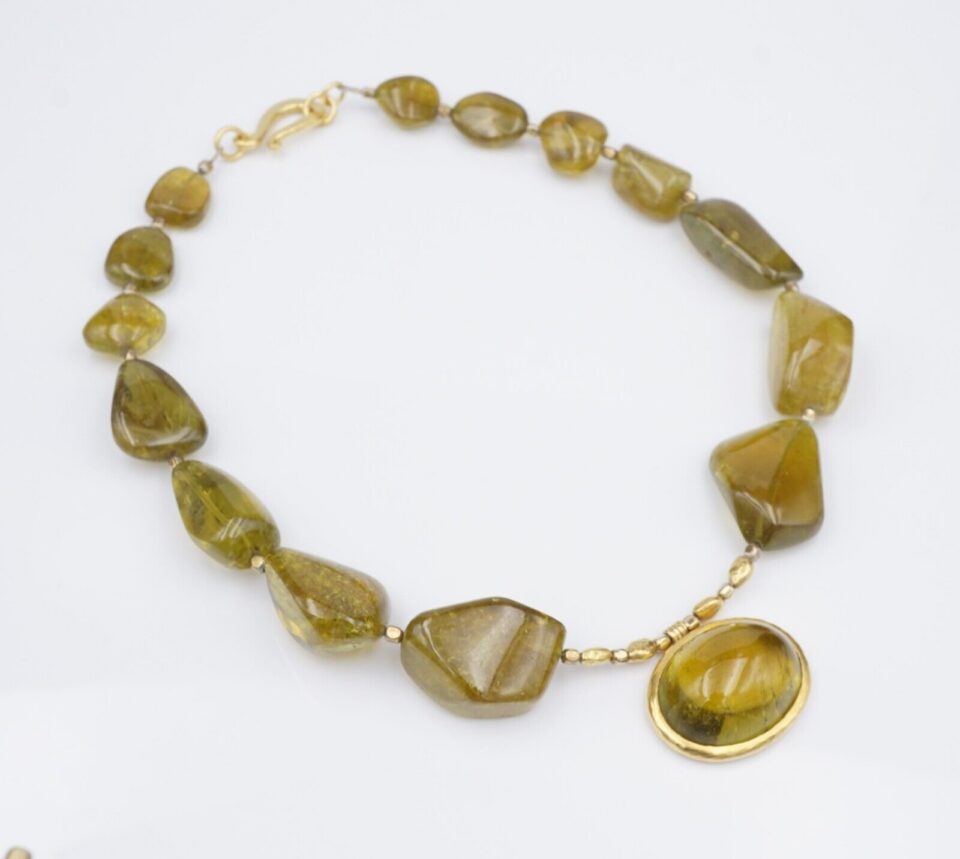 Darlene de Sedle 22k Gold Rare Grossular Garnet Necklace Designer, view 3