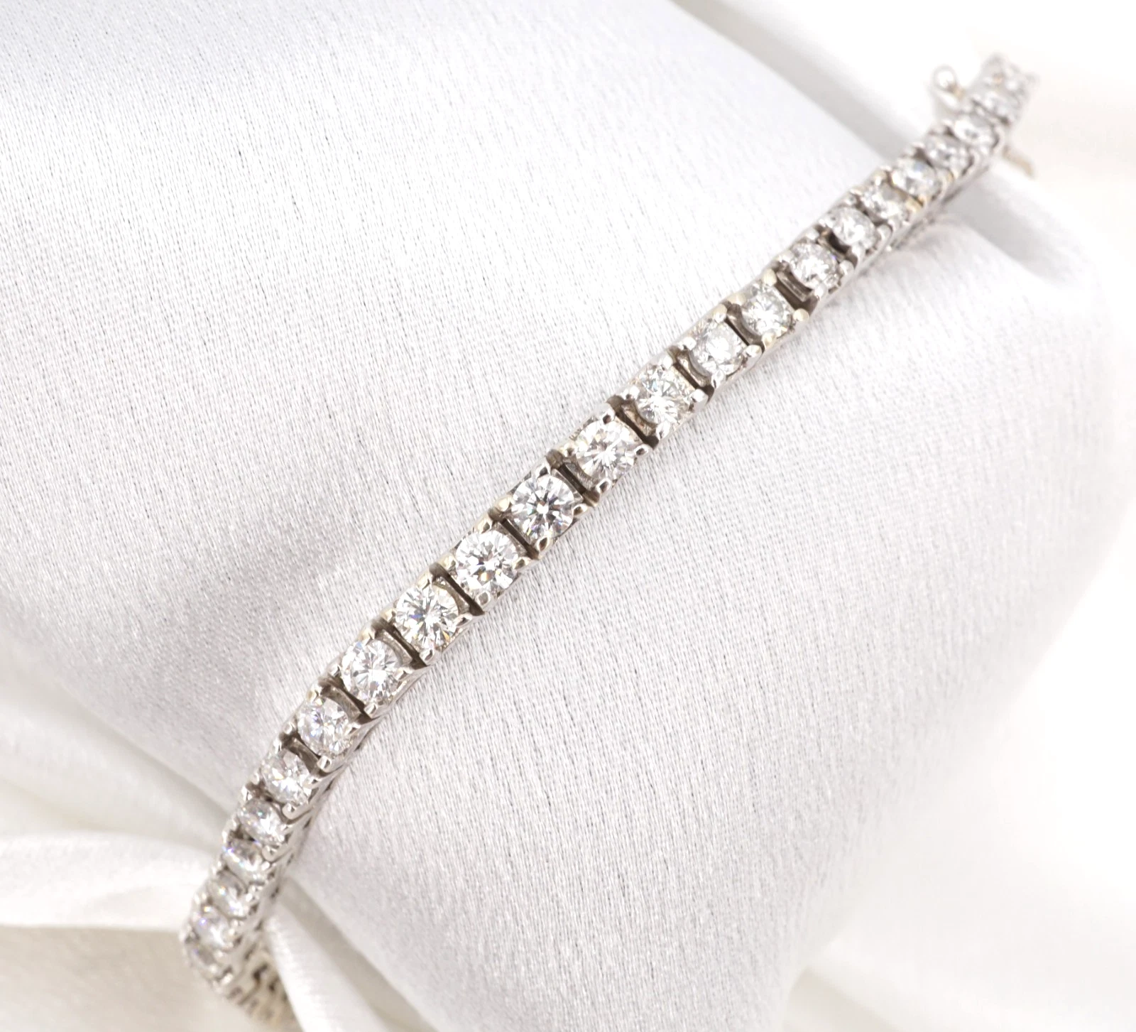 18k Natural Diamond Tennis In-line Bracelet 8 carat White Gold 7", view 1