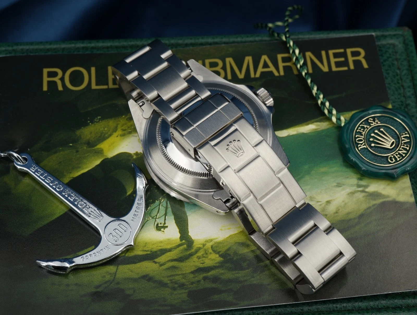 1995 Rolex Submariner Date 16610 Black Dial 40mm RSC Warranty Box Anchor, view 6