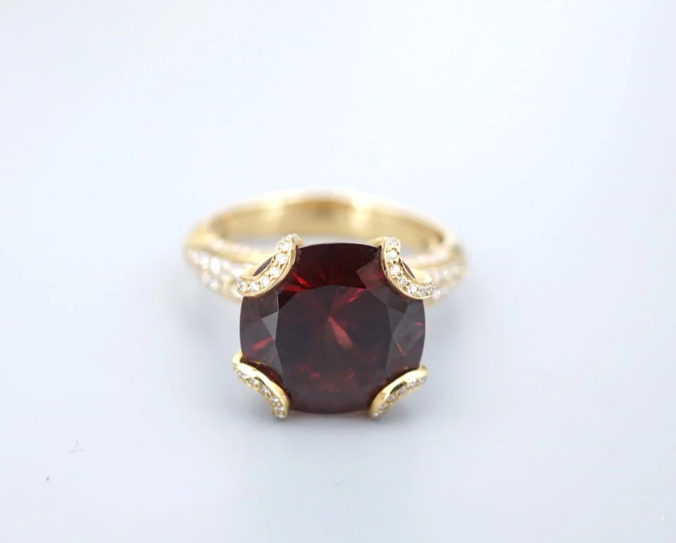 Kat Florence 18k Gold Red Zircon Diamond Cocktail Ring 10 carats Size 8.5 CO1297