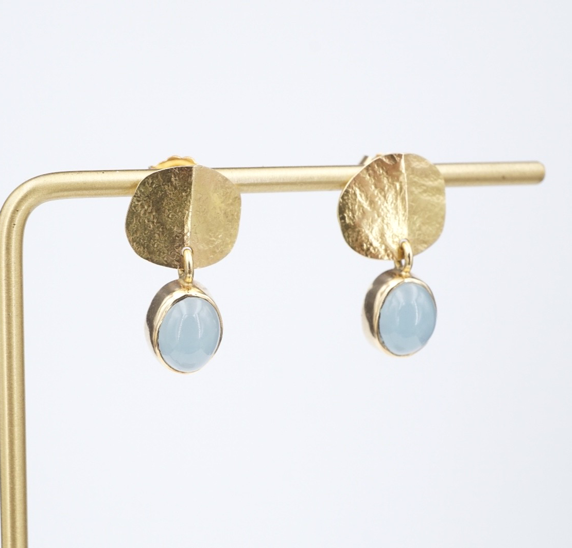 18k Earrings Tom Odell Aquamarine Hammered Disc Drop Yellow Gold 0.9", view 3