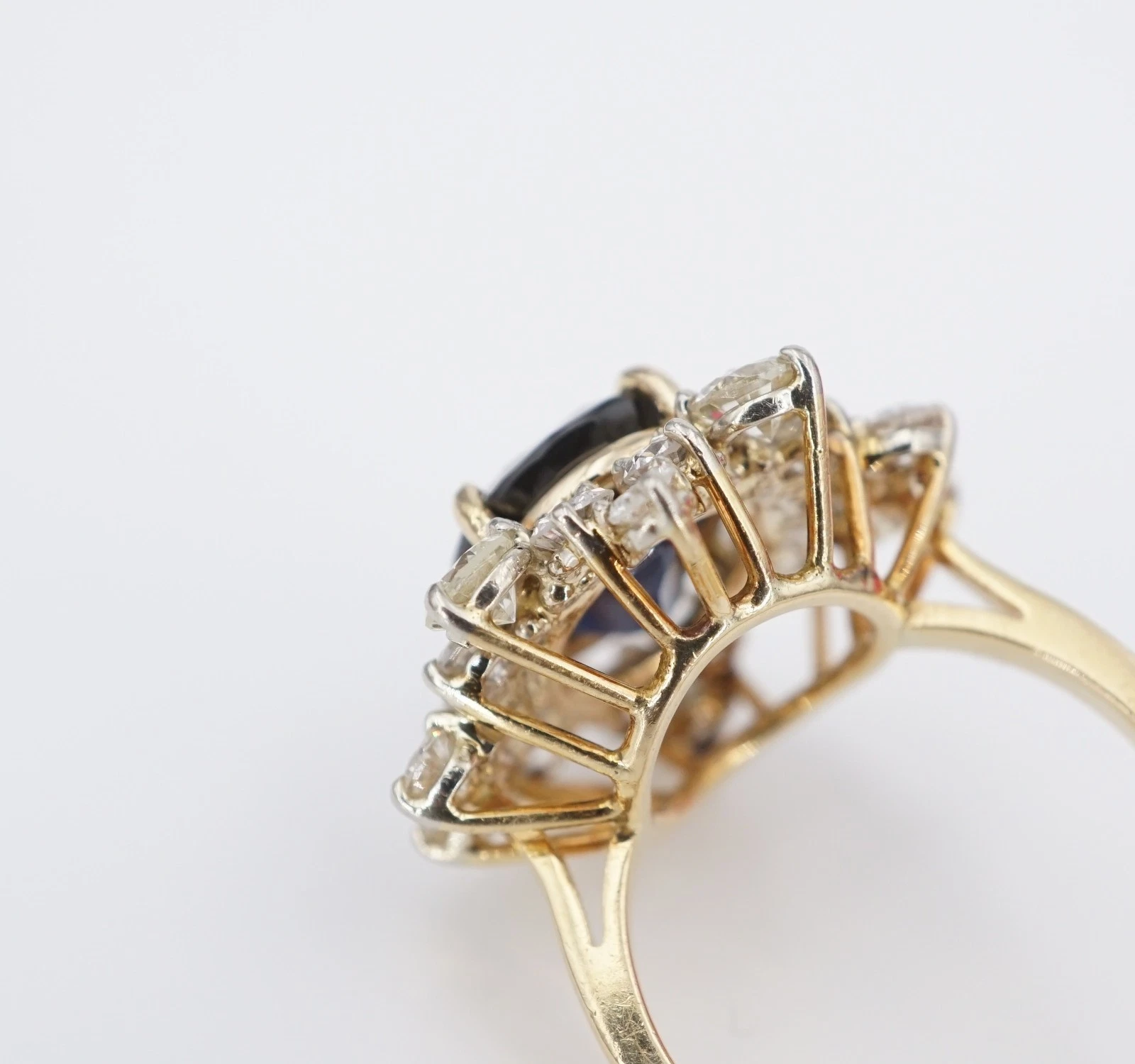 Vintage Sapphire Diamond Halo Ring Natural Blue 18k Yellow Gold 6.5 ctw, view 6