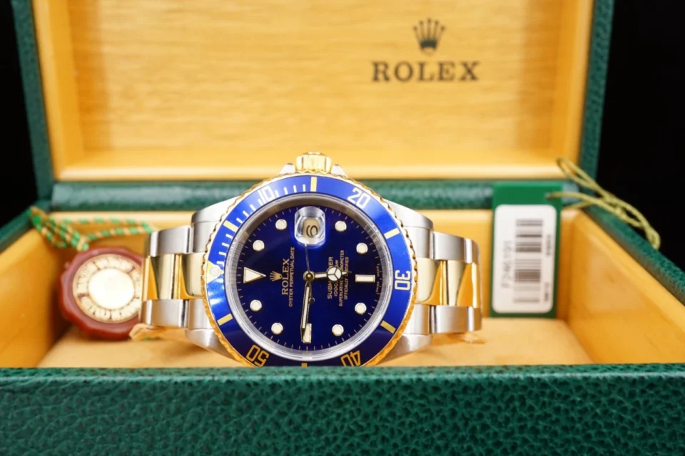 2004 Rolex Submariner 18k SS Date 16613 Blue Dial 40mm Full Set Box Papers, view 2
