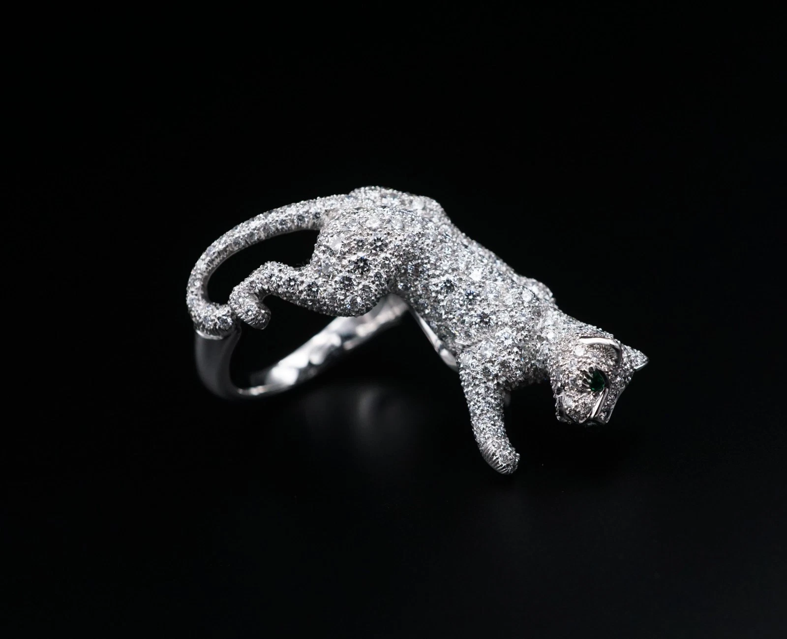 Vintage 18k Panthere De Cartier Diamond Emerald Onyx Walking Panther Ring, view 9