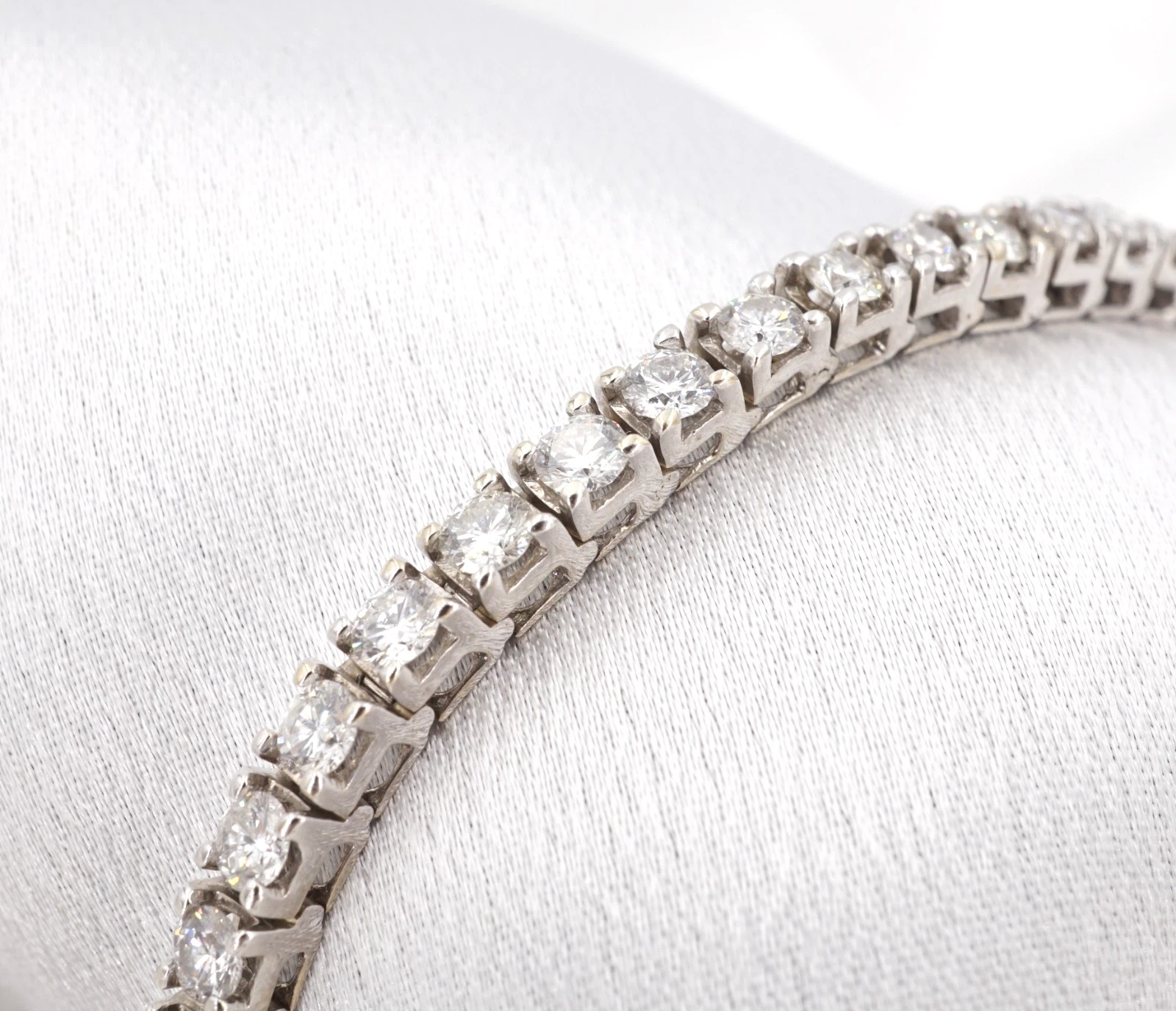 18k Natural Diamond Tennis In-line Bracelet 8 carat White Gold 7", view 3