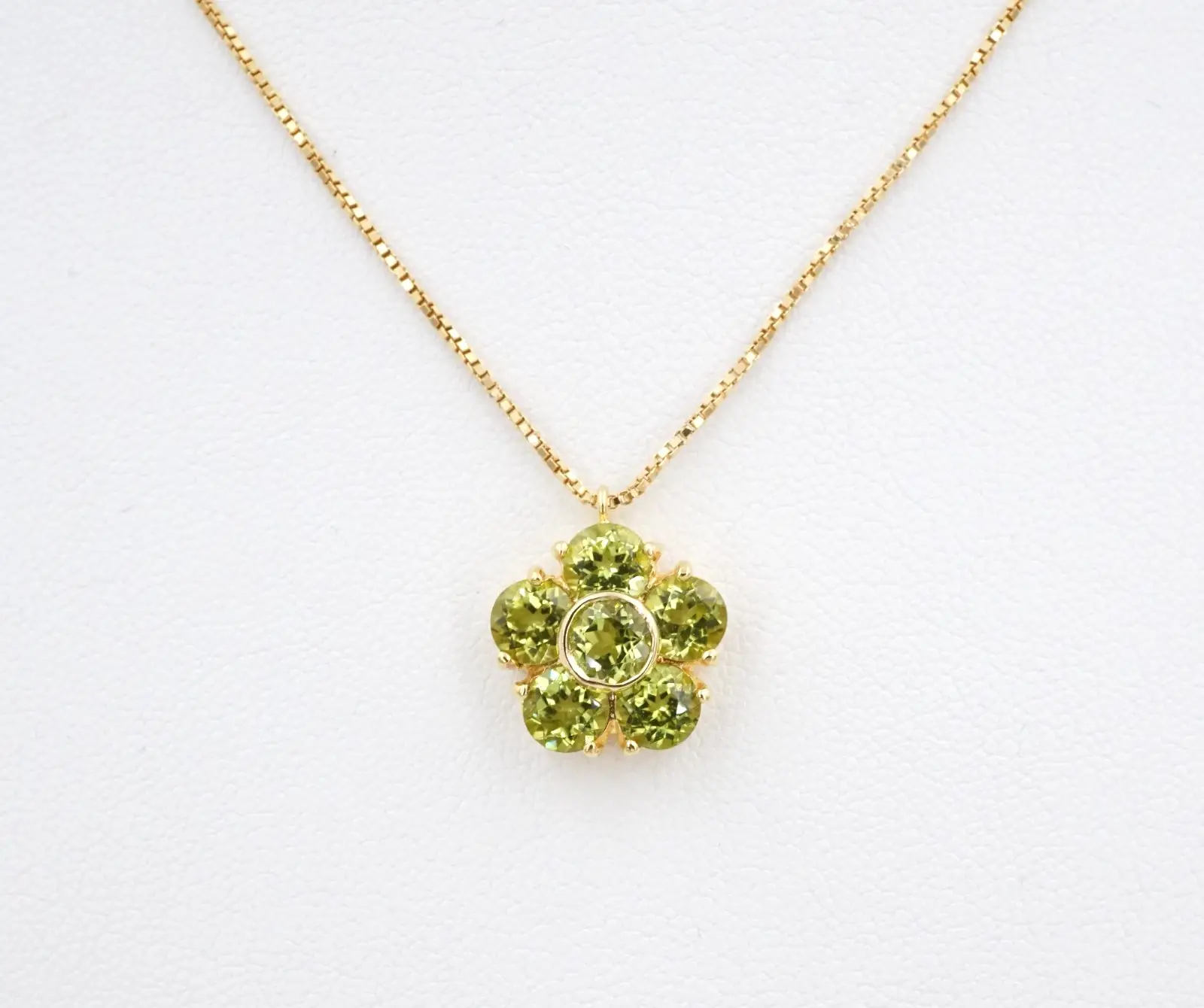 Estate Italian Peridot Flower Pendant Necklace, 18k Yellow Gold, view 2